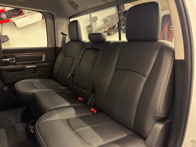 RAM 1500 CLASSIC LARAMIE NIGHT EDITION - Imagem 8