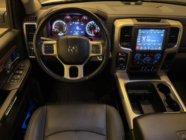 RAM 1500 CLASSIC LARAMIE NIGHT EDITION - Imagem 10