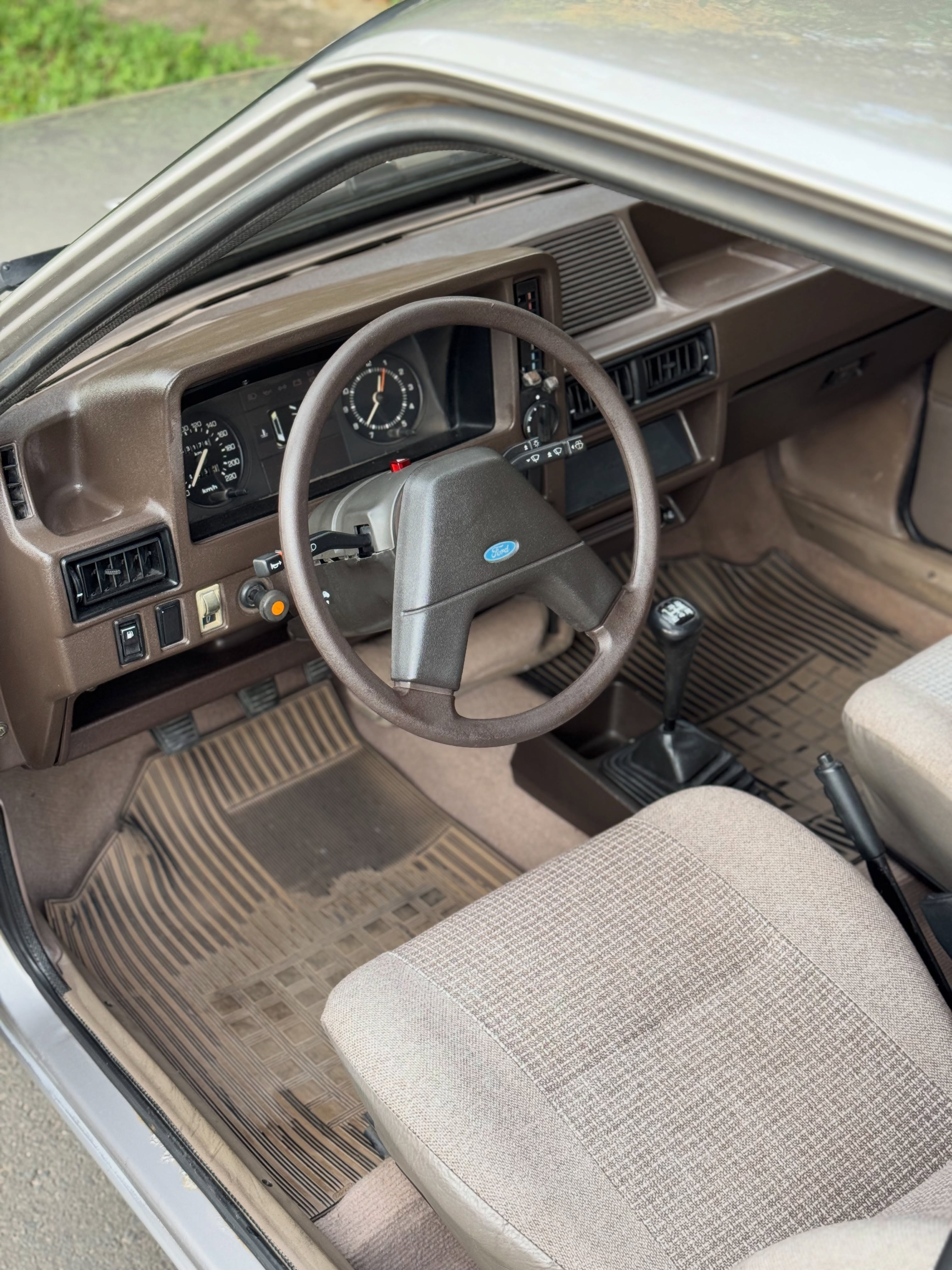 FORD ESCORT L - Imagem 18