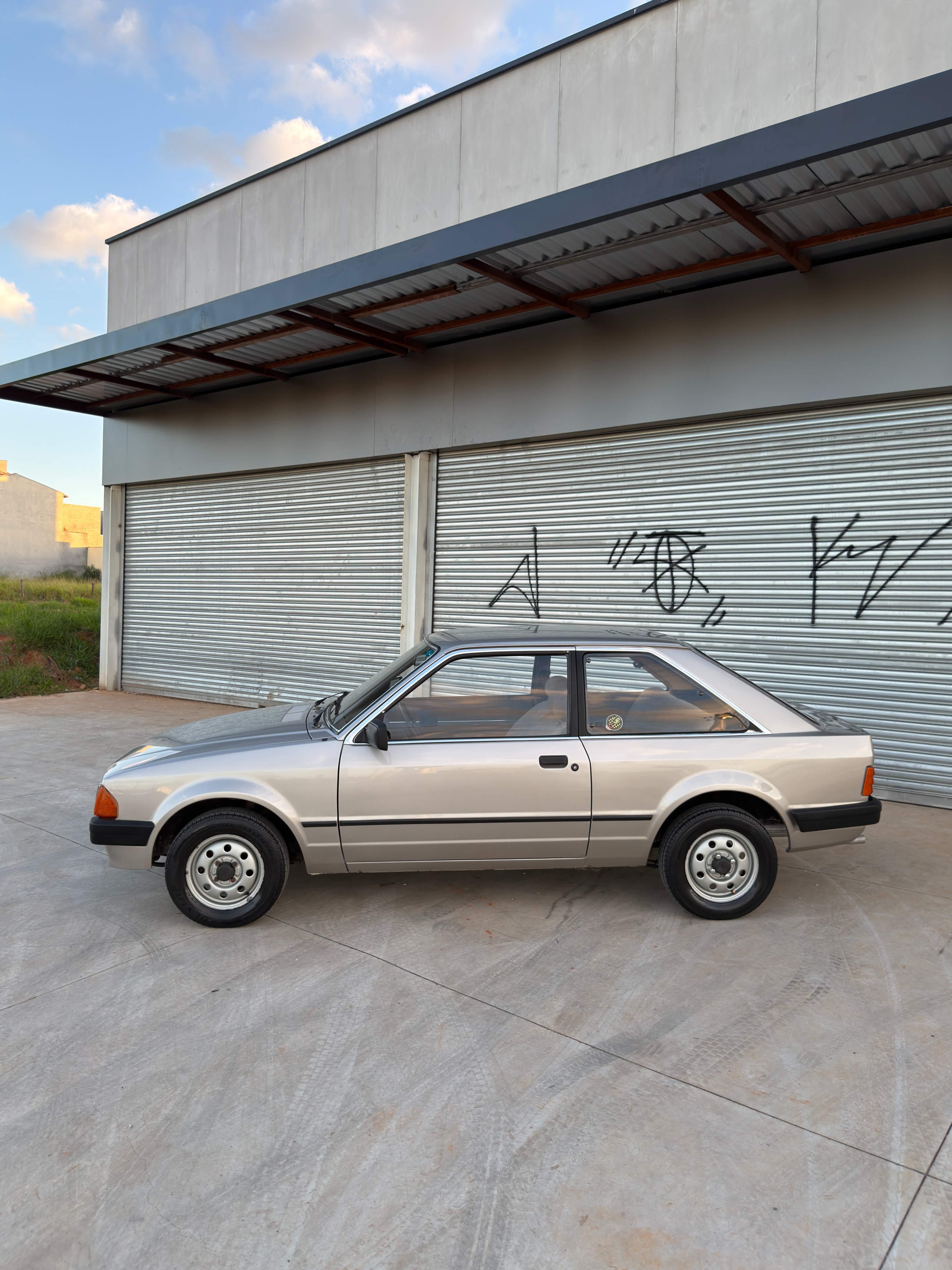 FORD ESCORT L - Imagem 9