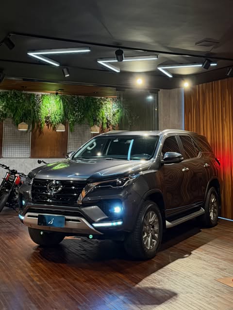 TOYOTA HILUX SW4 SRX - Imagem 1