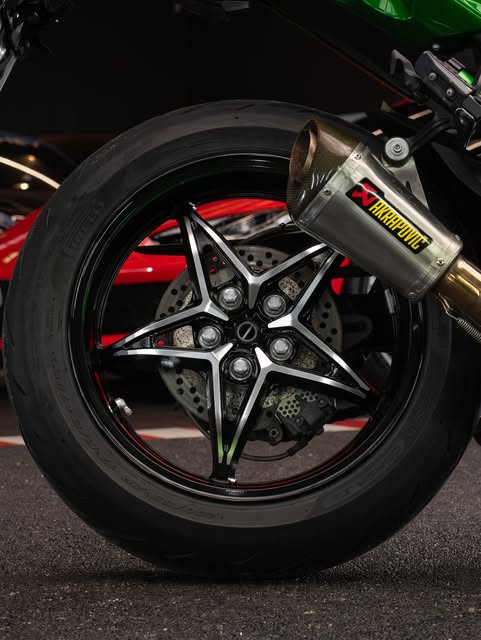 KAWASAKI NINJA H2 SX SE - Imagem 13