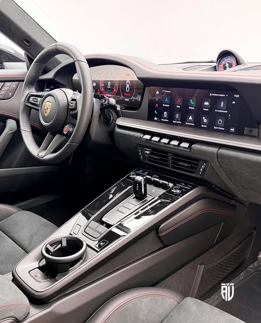 PORSCHE 911 CARRERA GTS - Imagem 8