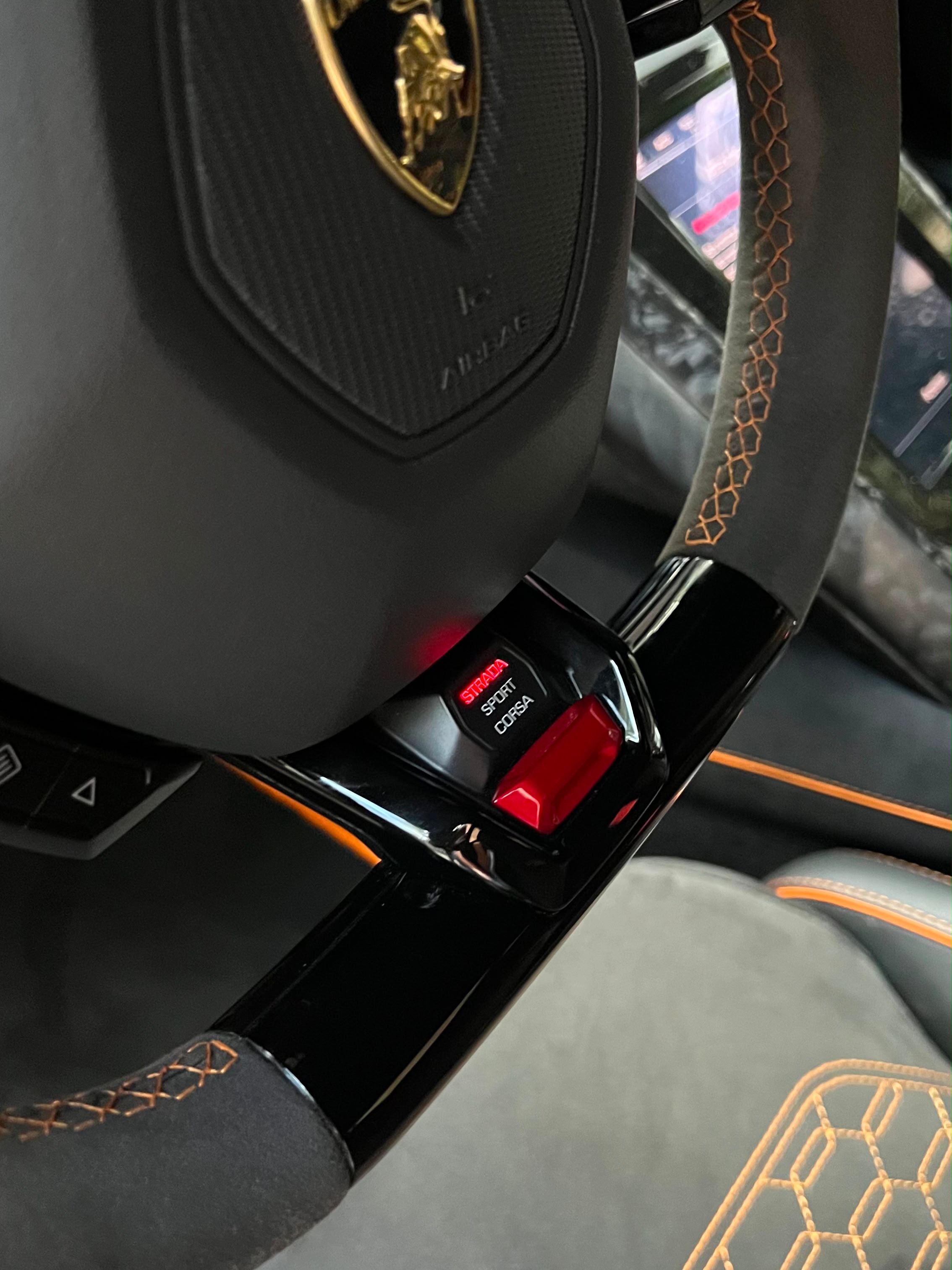 LAMBORGHINI HURACAN EVO - Imagem 14