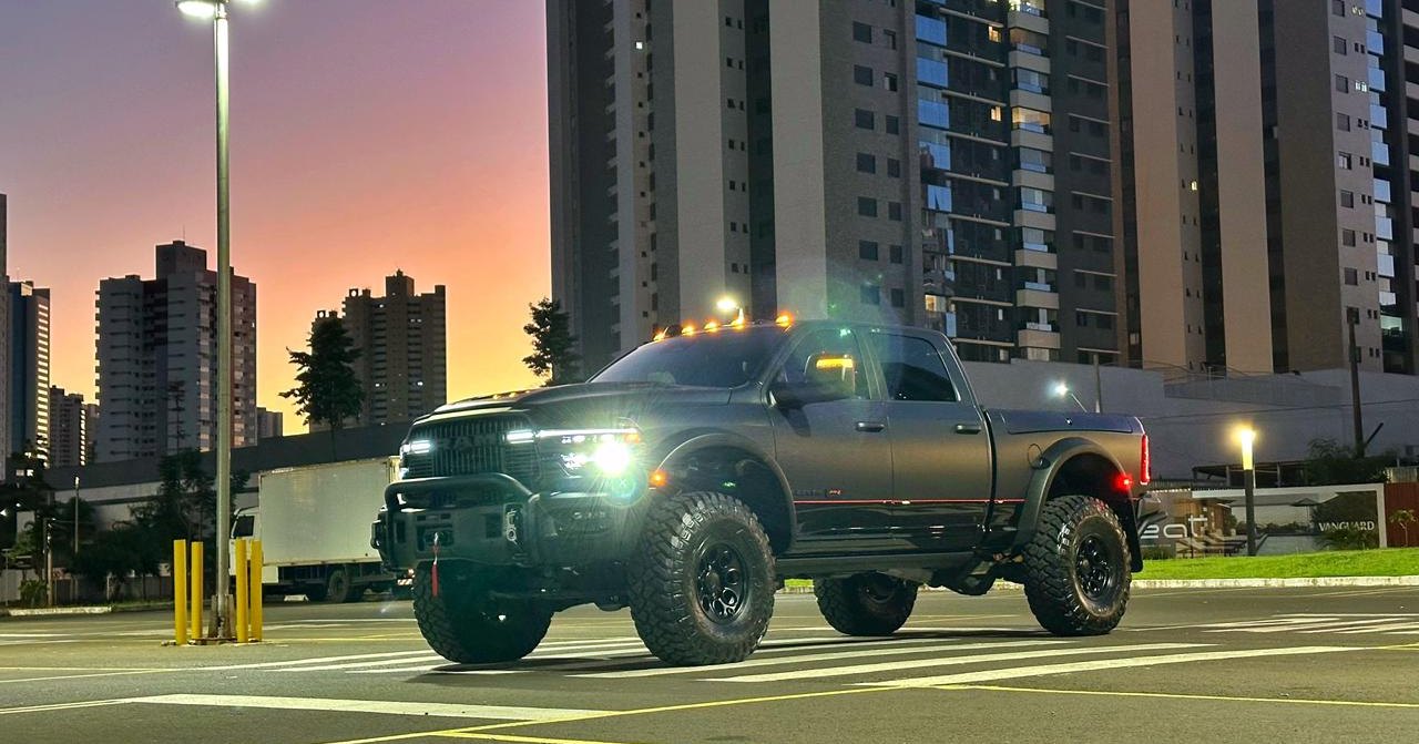 RAM 3500 NIGHT EDITION - Imagem 1