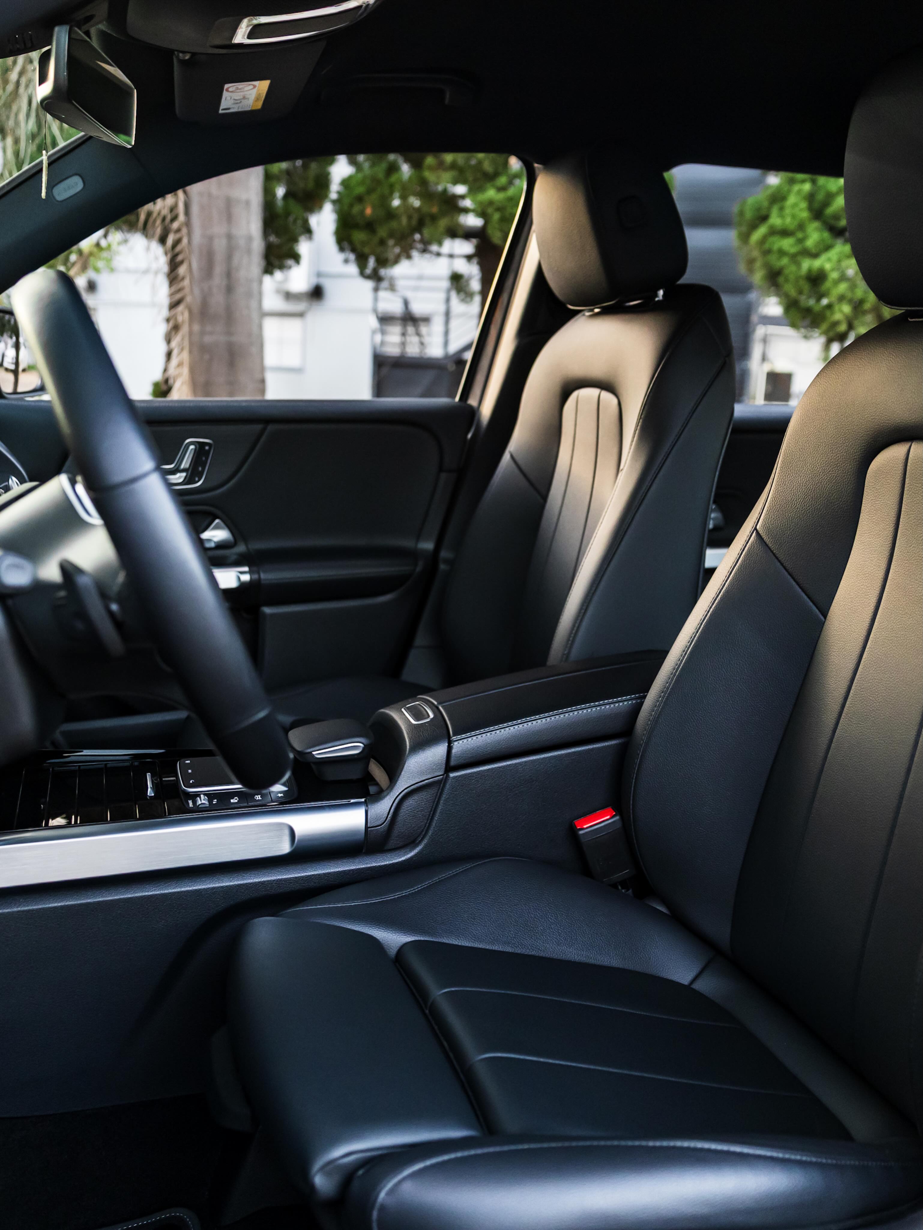 MERCEDES-BENZ GLB ADVANCE - Imagem 9