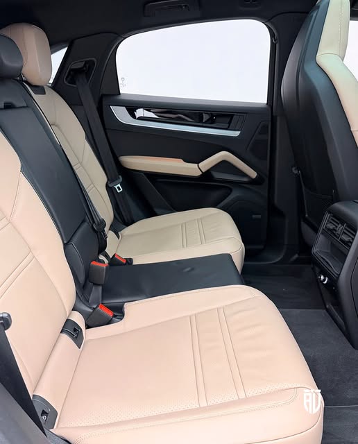 PORSCHE CAYENNE E-HYBRID COUPE - Imagem 15