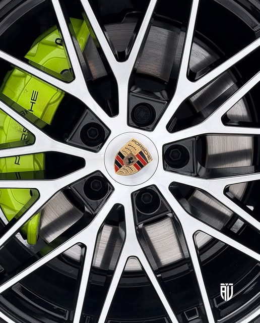 PORSCHE CAYENNE E-HYBRID COUPE - Imagem 6