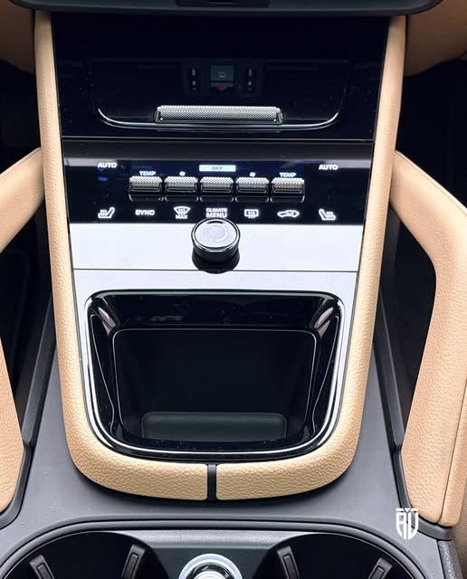 PORSCHE CAYENNE E-HYBRID COUPE - Imagem 9