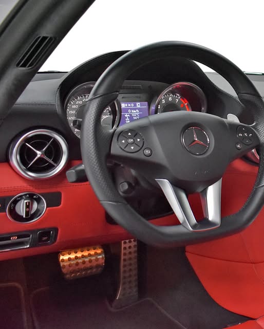MERCEDES-BENZ SLS 63 AMG - Imagem 4