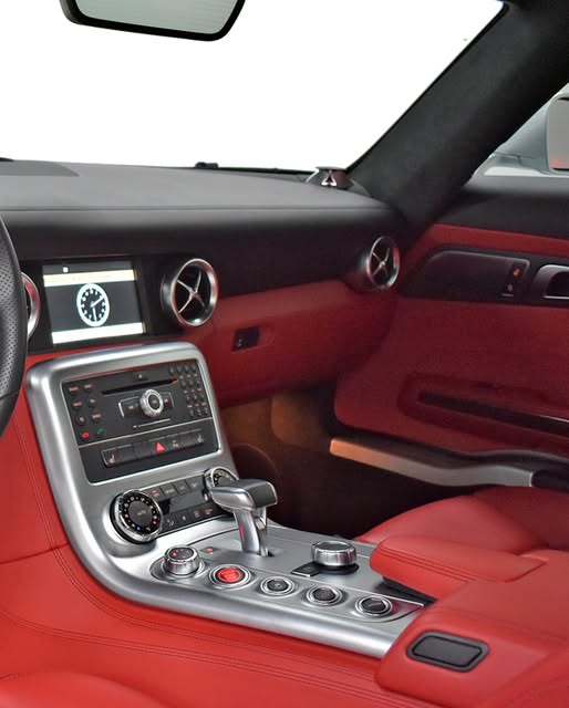 MERCEDES-BENZ SLS 63 AMG - Imagem 5