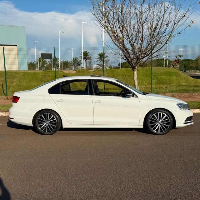 VOLKSWAGEN JETTA COMFORTLINE - Imagem 4