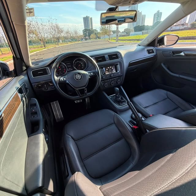 VOLKSWAGEN JETTA COMFORTLINE - Imagem 8