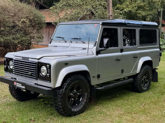 LAND ROVER DEFENDER 110 - Imagem 1