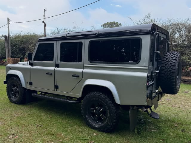 LAND ROVER DEFENDER 110 - Imagem 2