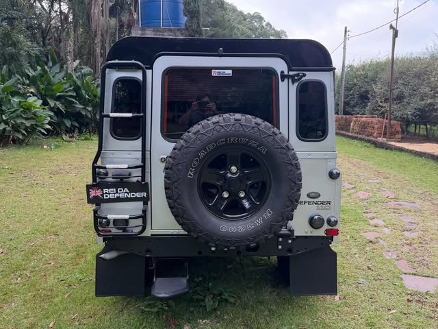 LAND ROVER DEFENDER 110 - Imagem 13