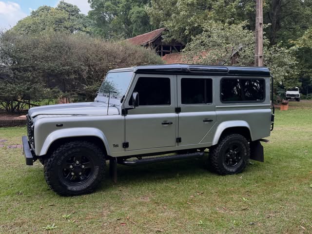 LAND ROVER DEFENDER 110 - Imagem 14