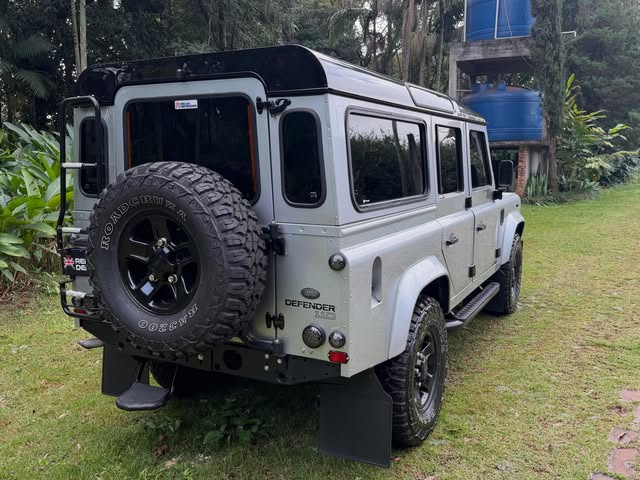 LAND ROVER DEFENDER 110 - Imagem 15