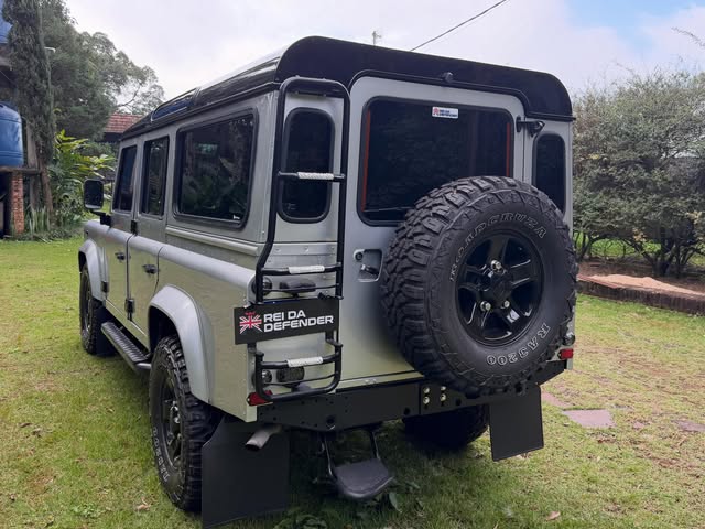 LAND ROVER DEFENDER 110 - Imagem 16