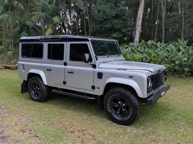 LAND ROVER DEFENDER 110 - Imagem 3