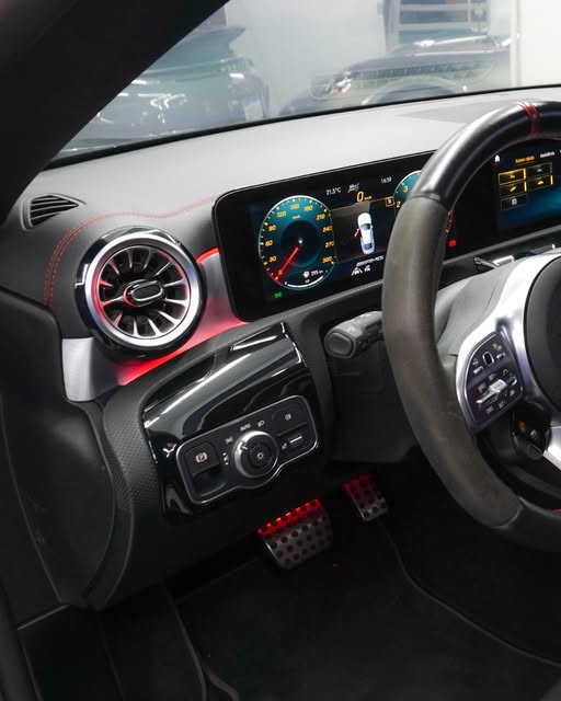 MERCEDES-BENZ CLA 45 AMG - Imagem 4