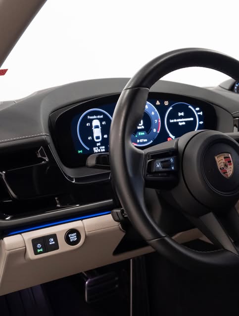 PORSCHE PANAMERA 4 E-HYBRID - Imagem 3