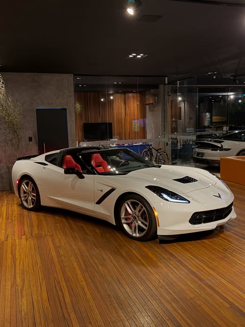 CHEVROLET CORVETTE STINGRAY C7 LT3 - Imagem 2