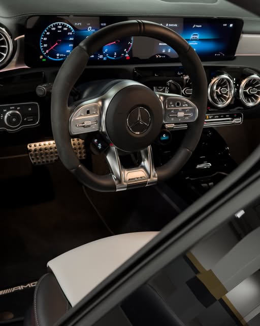 MERCEDES-BENZ CLA 45 S - Imagem 13