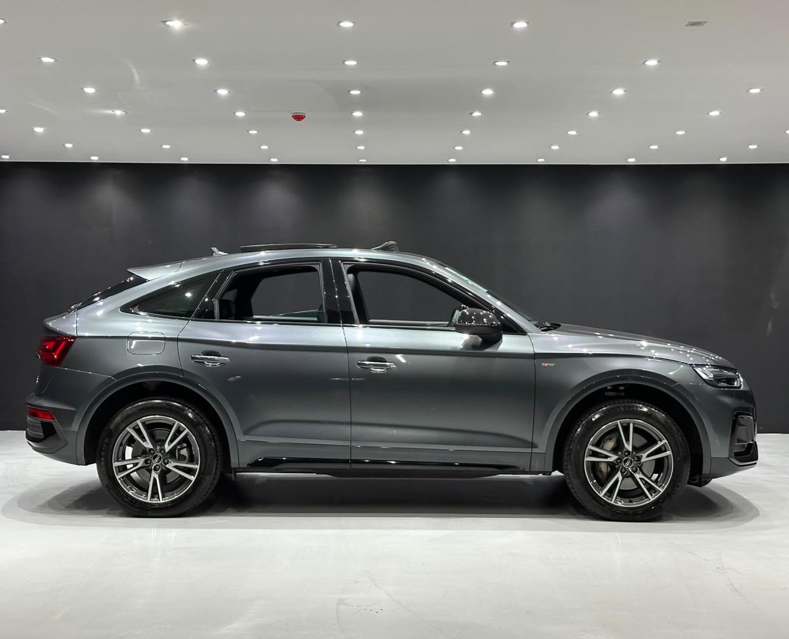 AUDI Q5 2.0 TFSIE PHEV SPORTBACK PERFORMANCE BLACK QUATTRO S TRONIC - Imagem 10