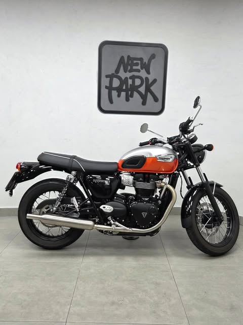 TRIUMPH BONNEVILLE T-100 - Imagem 2