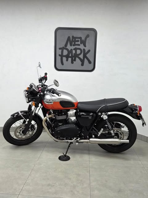 TRIUMPH BONNEVILLE T-100 - Imagem 11