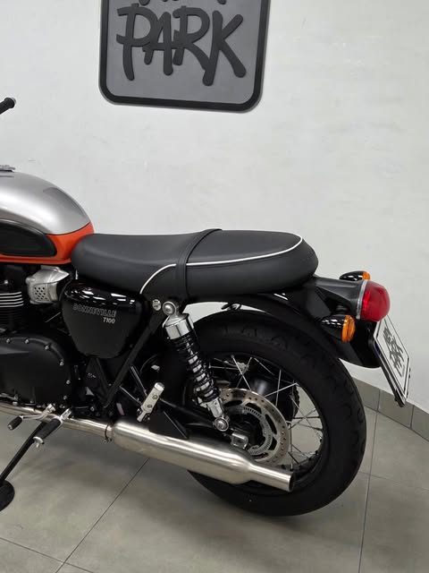 TRIUMPH BONNEVILLE T-100 - Imagem 12