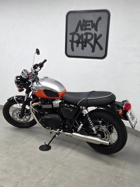 TRIUMPH BONNEVILLE T-100 - Imagem 13
