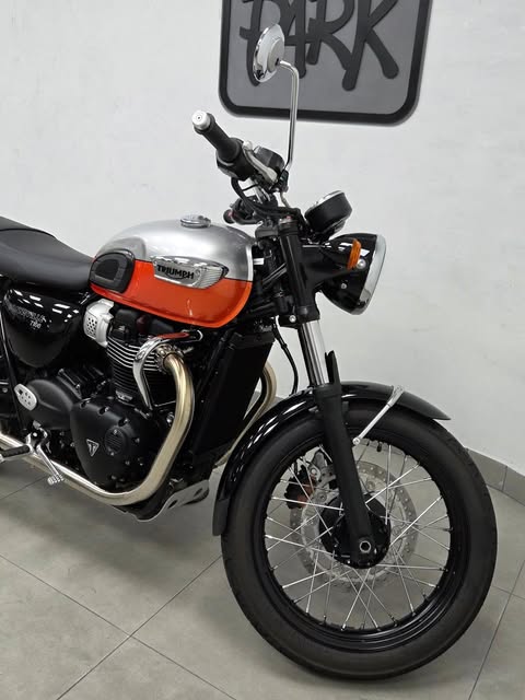 TRIUMPH BONNEVILLE T-100 - Imagem 4