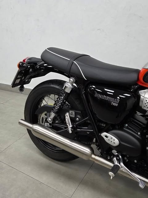 TRIUMPH BONNEVILLE T-100 - Imagem 5
