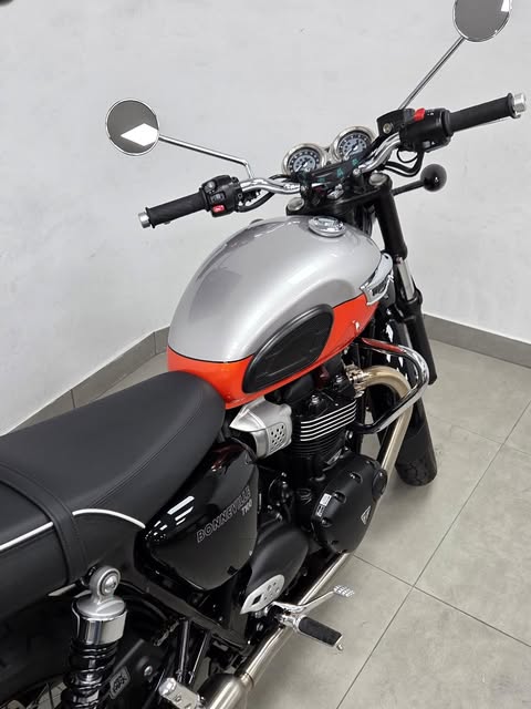 TRIUMPH BONNEVILLE T-100 - Imagem 7