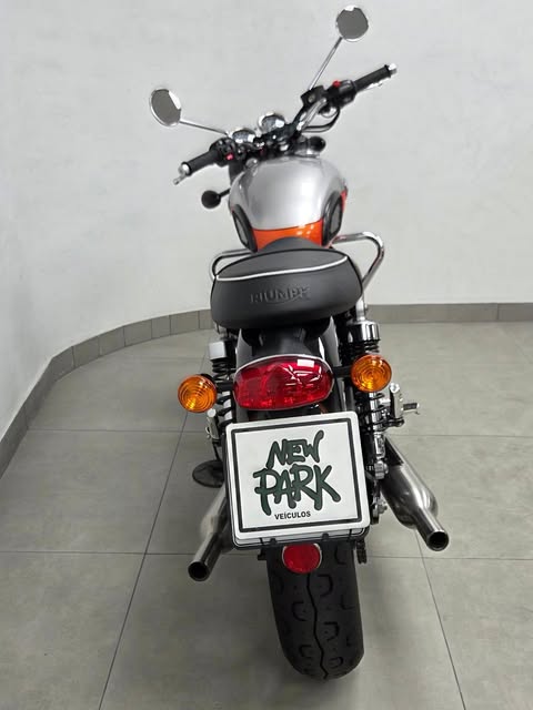 TRIUMPH BONNEVILLE T-100 - Imagem 8
