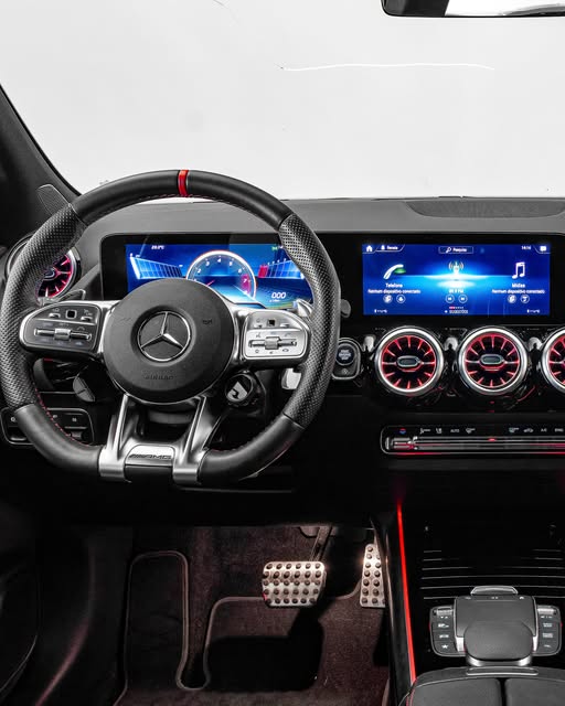 MERCEDES-BENZ GLA 35 AMG - Imagem 3