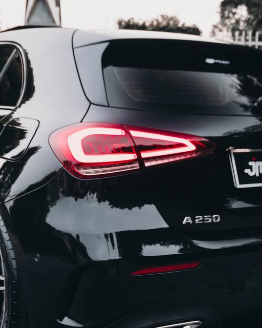 MERCEDES-BENZ A250 LAUNCH EDITION - Imagem 9