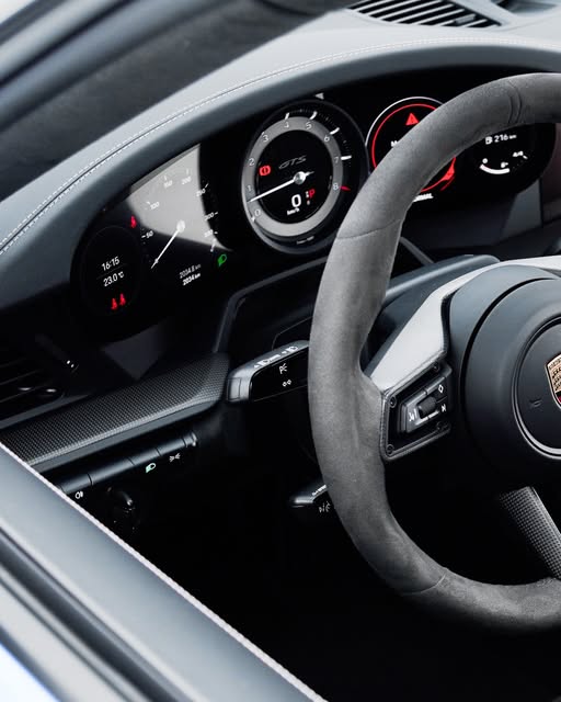 PORSCHE 911 CARRERA GTS - Imagem 4