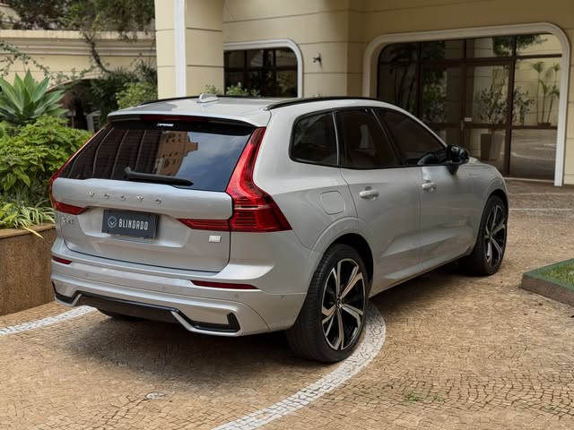 VOLVO XC60 ULTIMATE DARK - Imagem 4