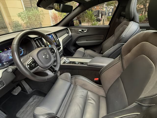 VOLVO XC60 ULTIMATE DARK - Imagem 5