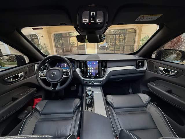 VOLVO XC60 ULTIMATE DARK - Imagem 7