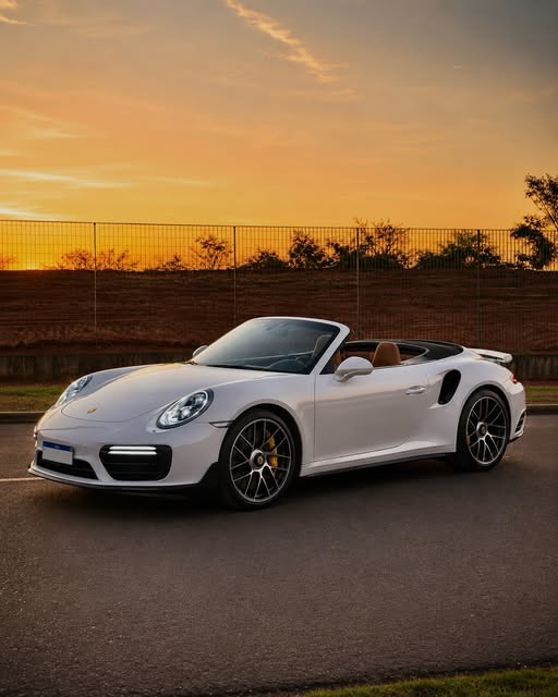 PORSCHE 911 TURBO S CABRIOLET - Imagem 1