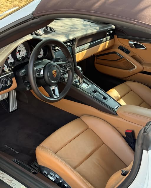 PORSCHE 911 TURBO S CABRIOLET - Imagem 3