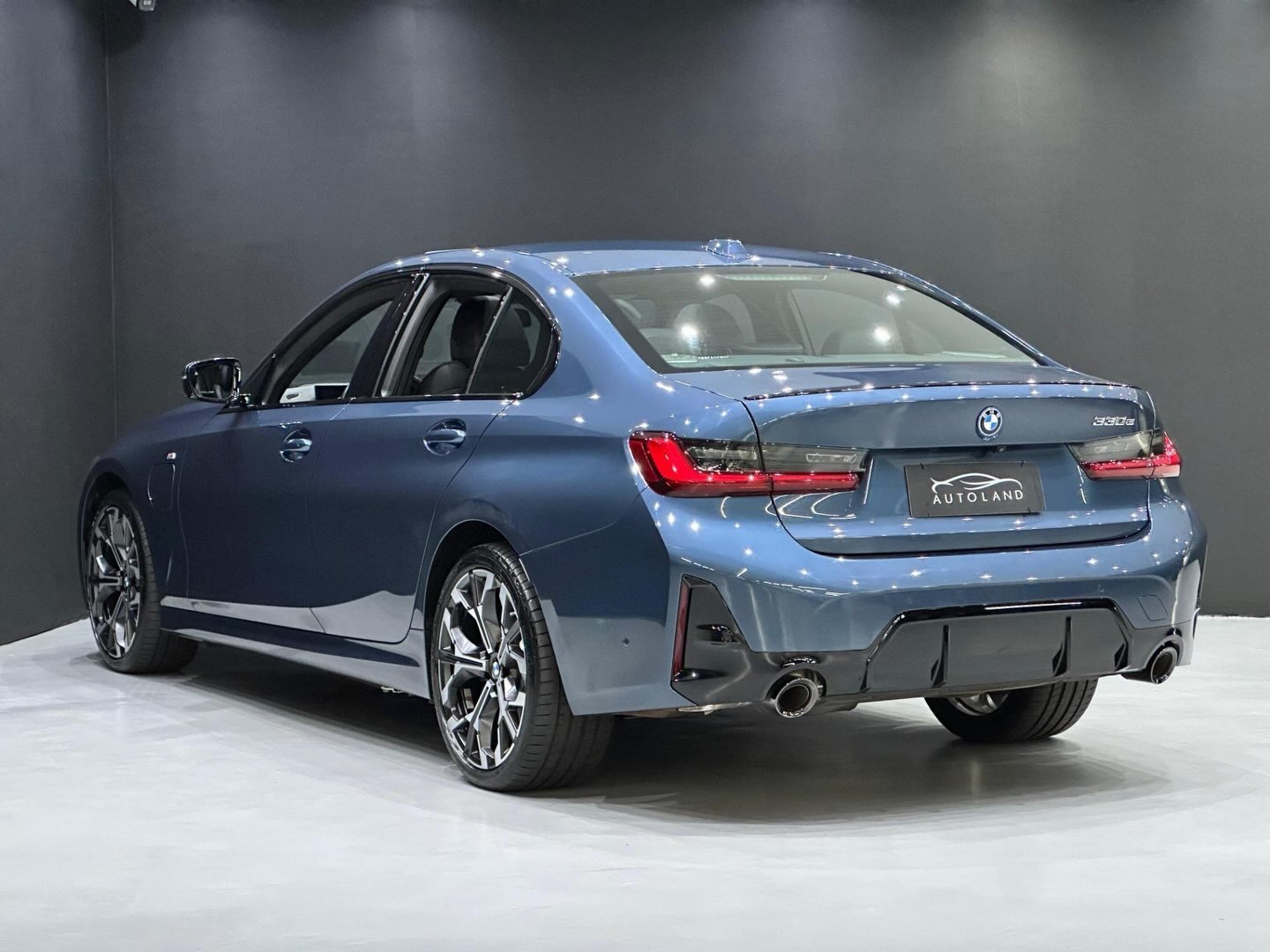 BMW 330E M SPORT AUTOMÁTICO - Imagem 2