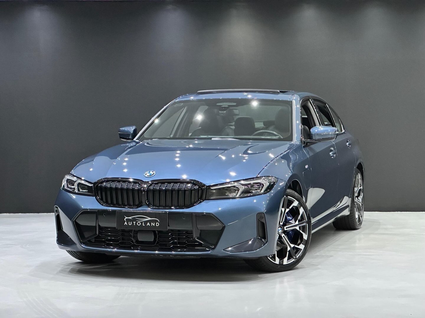 BMW 330E M SPORT AUTOMÁTICO - Imagem 3