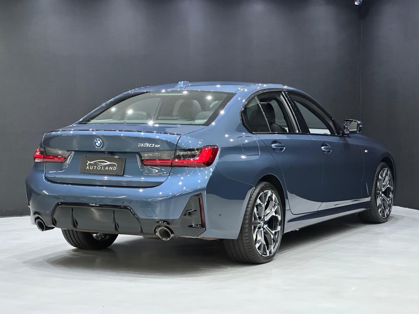 BMW 330E M SPORT AUTOMÁTICO - Imagem 4