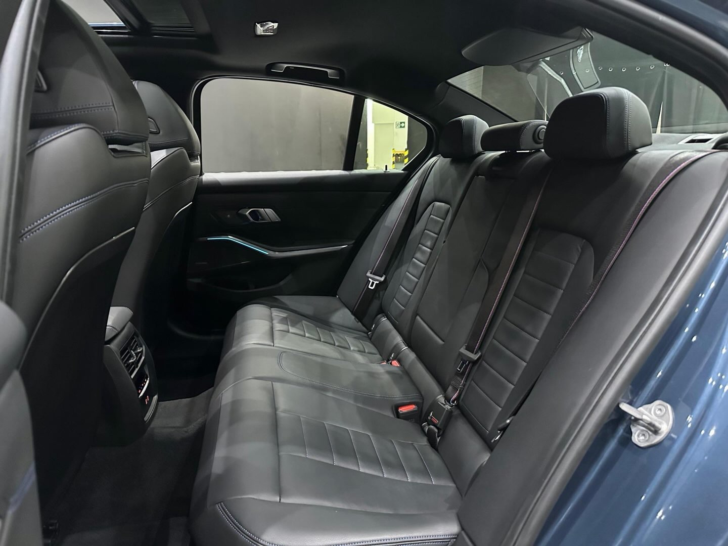 BMW 330E M SPORT AUTOMÁTICO - Imagem 8