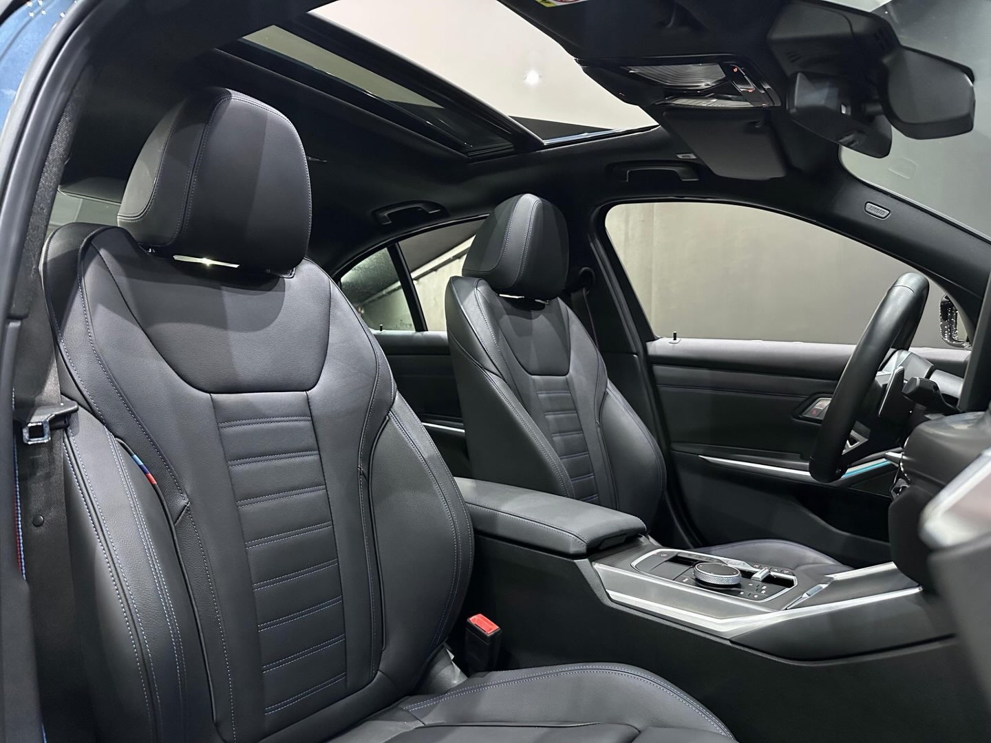 BMW 330E M SPORT AUTOMÁTICO - Imagem 9